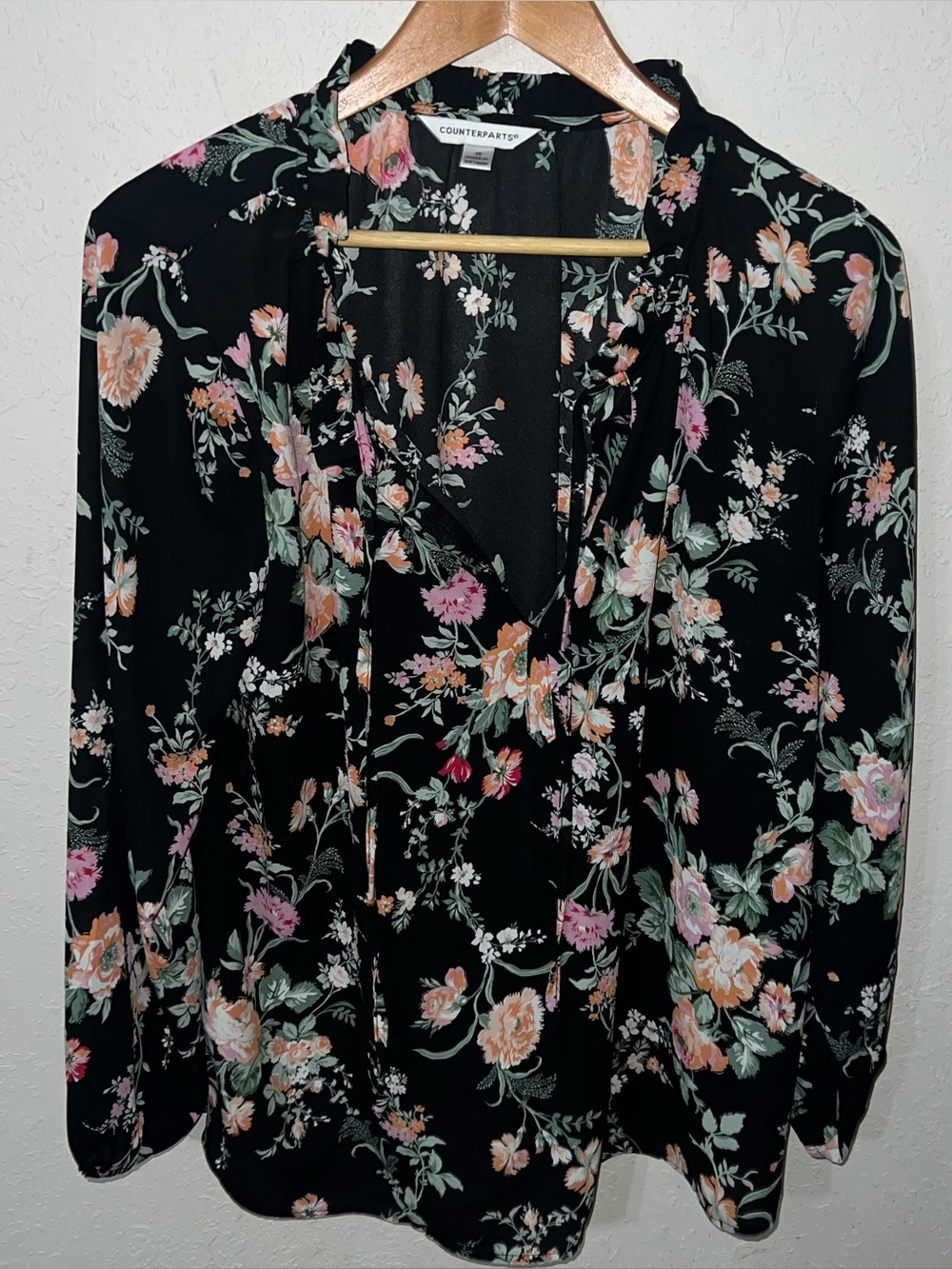 Counterparts black floral long-sleeve blouse Size 1X.